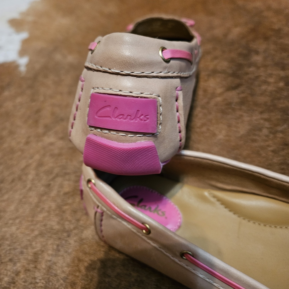 Clarks Women's Leather Pink/Tan Loafers Driving Moccasins New 9.5 - Picture 2 of 9